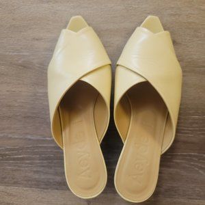 Aeyde Zora Mules in Butter 36.5